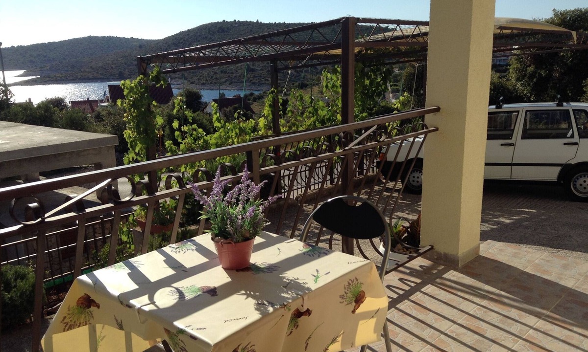 Dvornica Apartment | One bedroom apartment with terrace and sea view Kanica, Rogoznica (A-11818-a)