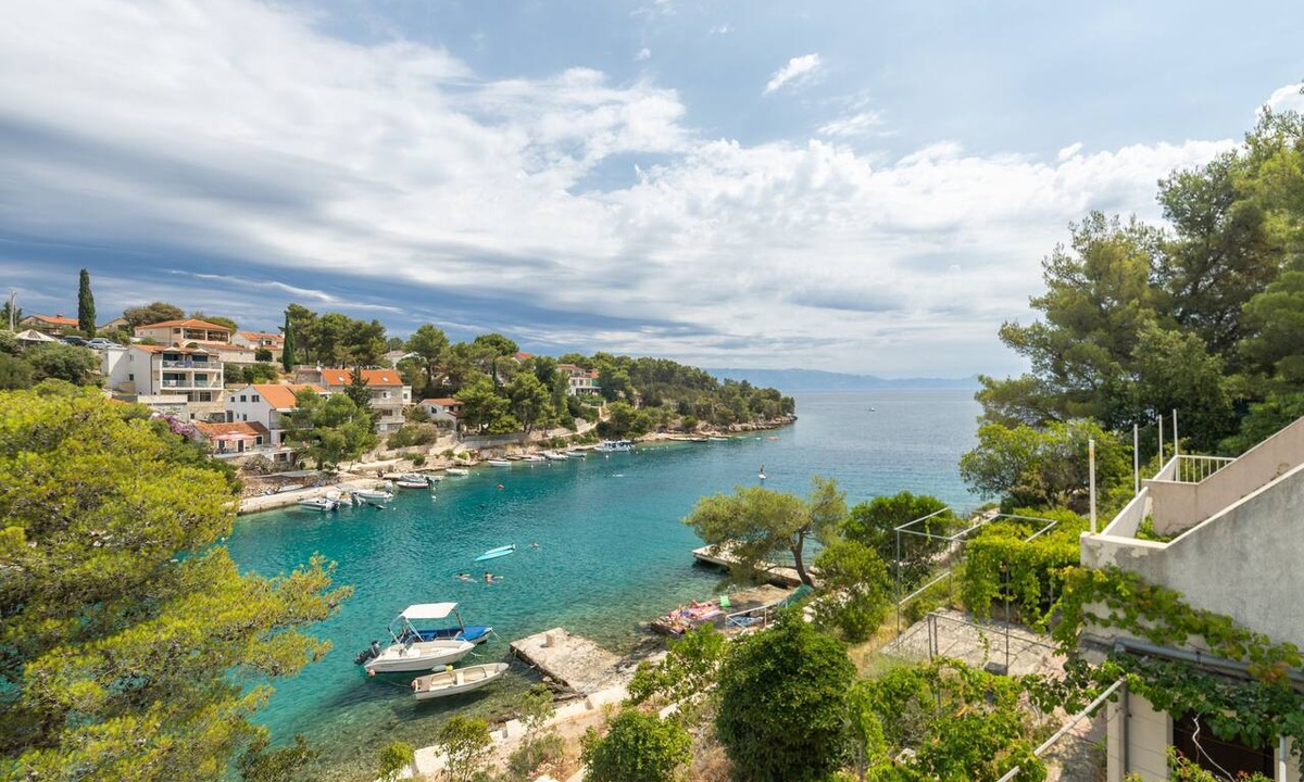 Vrbanj Apartment | One bedroom apartment near beach Basina, Hvar (A-24120-b)