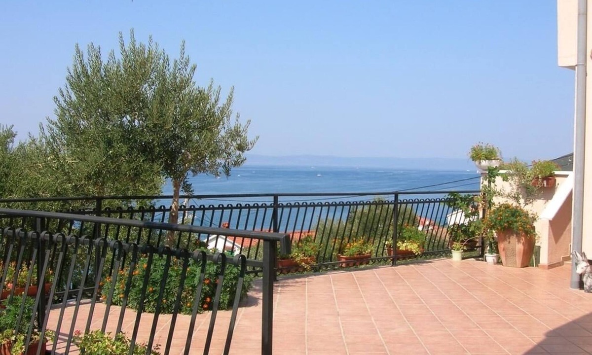 Supetarska Draga Apartment | One bedroom apartment with balcony and sea view Supetarska Draga - Gornja, Rab (A-13645-a)