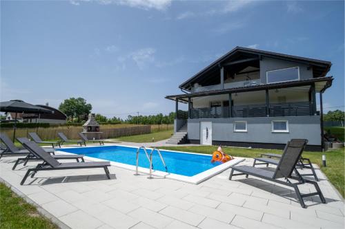 Gospic Villa | Plum house - villa with pool