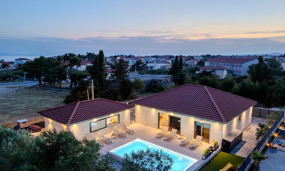 Privlaka Villa | Privlaka Coastal Villa with Sauna