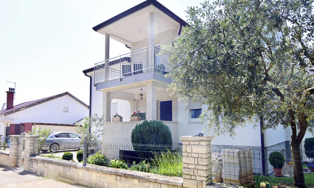 Krizine Apartment | Relaxing villa with smart layout