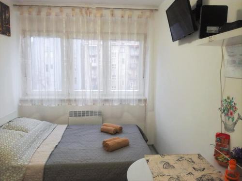 Zagreb Apartment | Ruby room