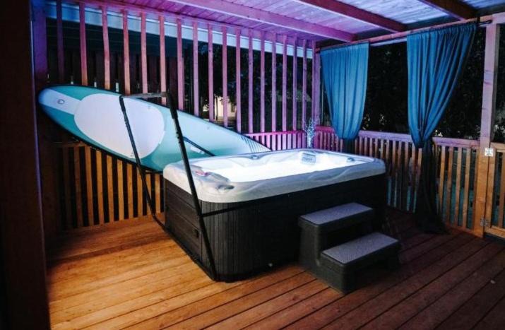 Selce House | SEA HOUSE pool & jacuzzi, bikes, SUP - PRIVILEGE POINT camping & villas