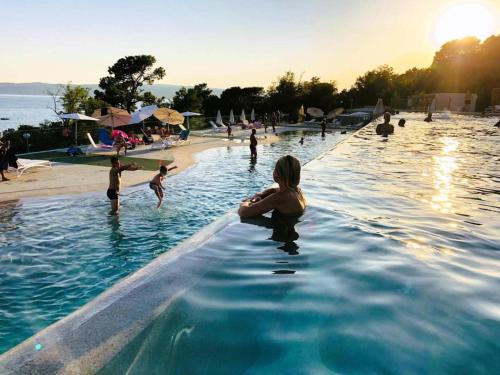 Selce House | SEA HOUSE pool & jacuzzi - PRIVILEGE POINT camping & villas