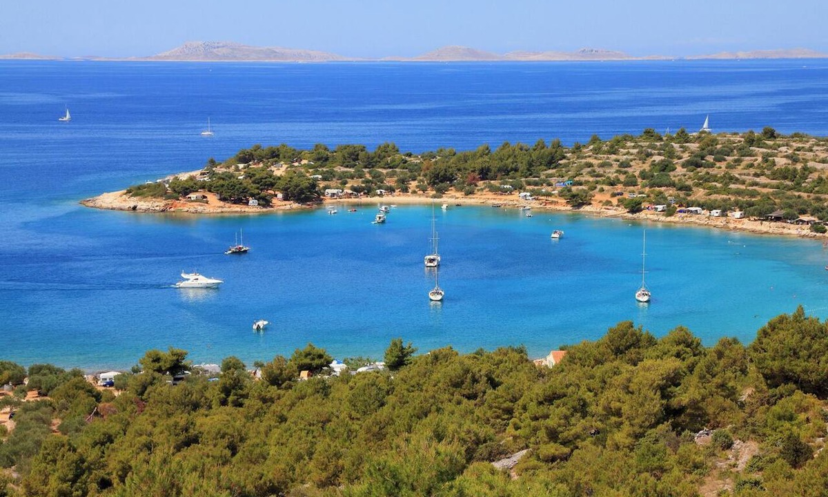 Murter Boat Rental | Sibenik Sun-Kissed Sailing: A Luxurious Beach Experience in Croatia