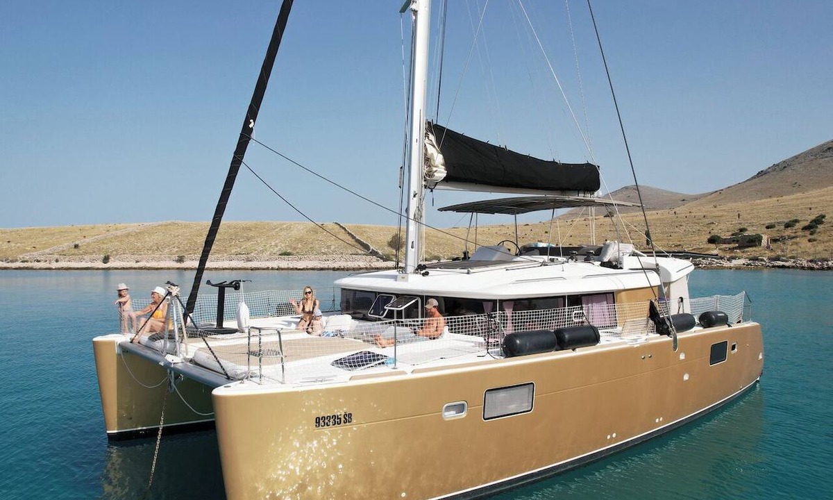 Pirovac Boat Rental | Sibenik Sun-soaked Sailing: A Luxurious Croatian Voyage