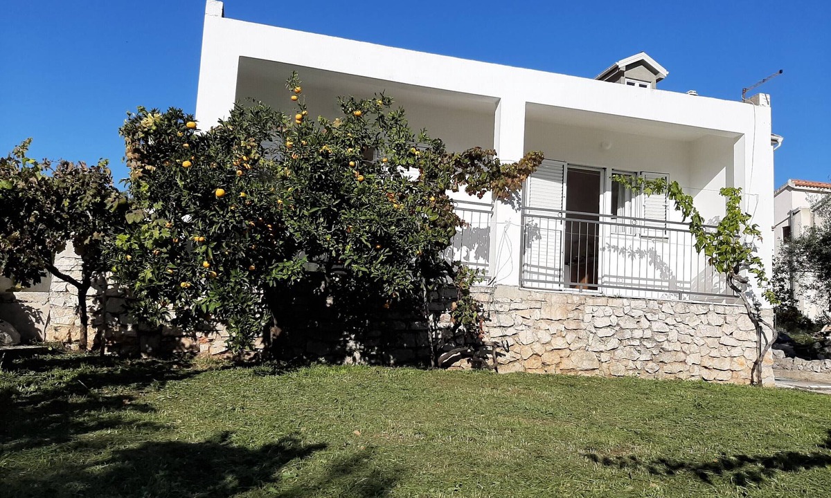 Podglavica Apartment | Spacious apartment w balcony, big garden & grill