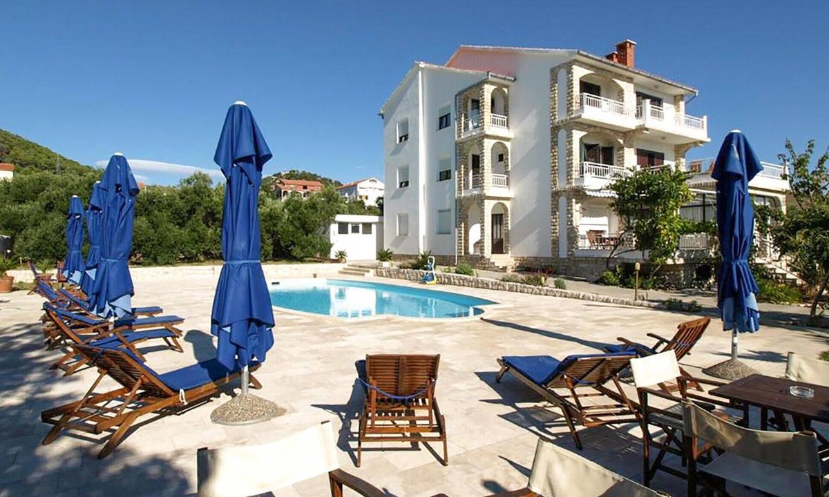 Barbat na Rabu Apartment | Stunning apartment in Barbat na Rabu with WiFi