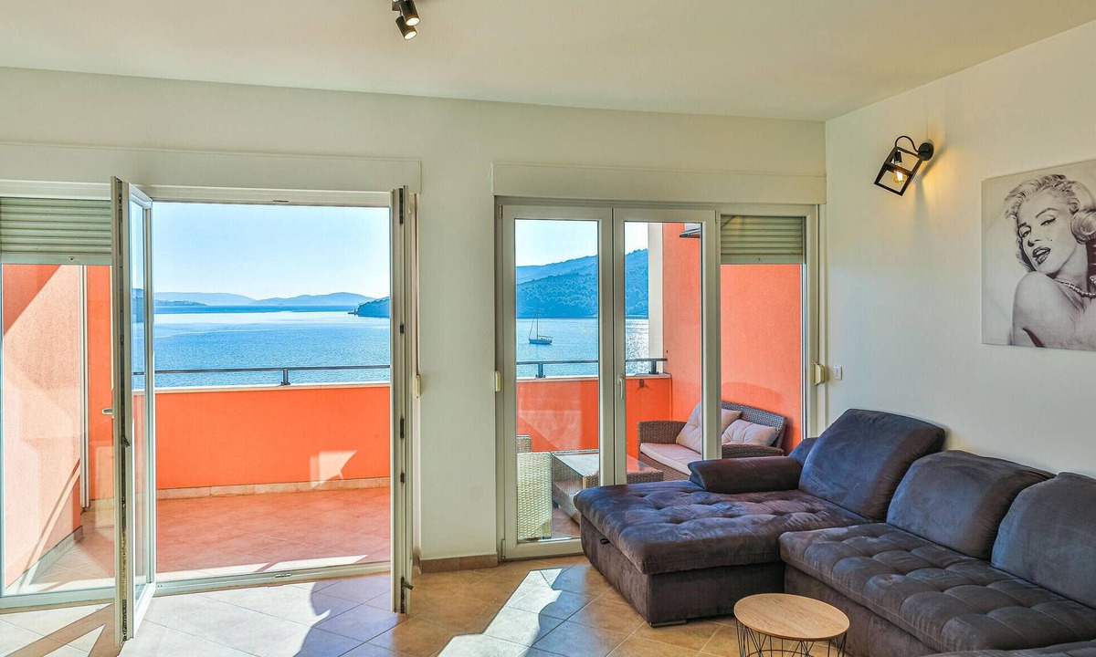 Marina Apartment | Stunning apartment in Marina with house sea view