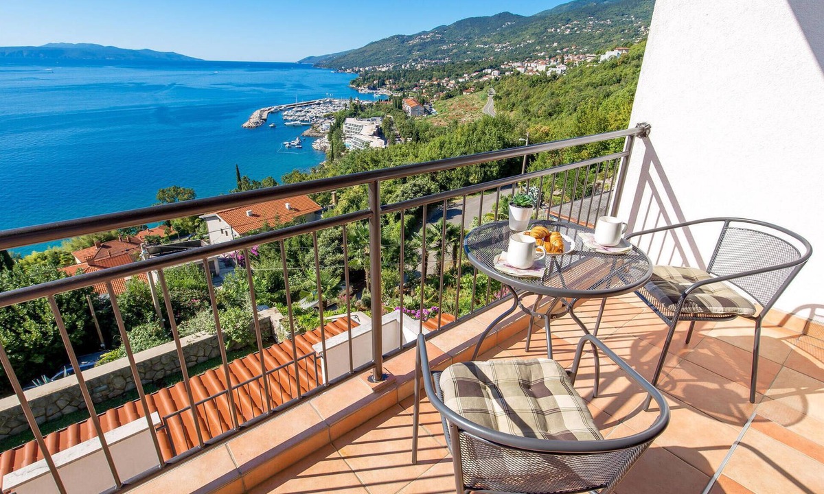 Icici Apartment | Stunning apartment in Opatija with WiFi