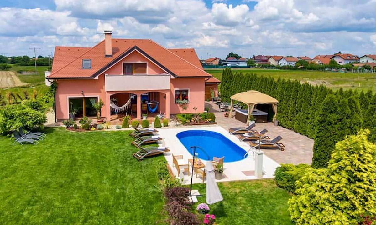Gornji Kneginec Apartment | Stunning apartment in Turcin with sauna