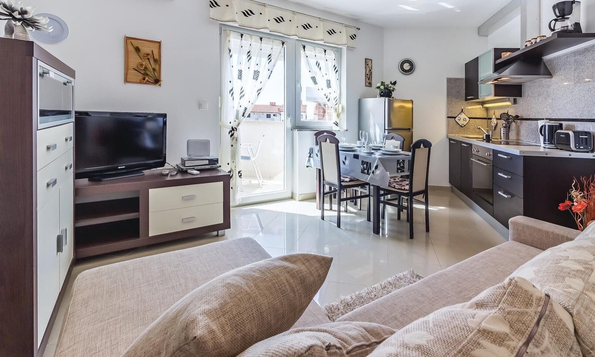 Peroj Apartment | Stunning apartment in Vodnjan with WiFi