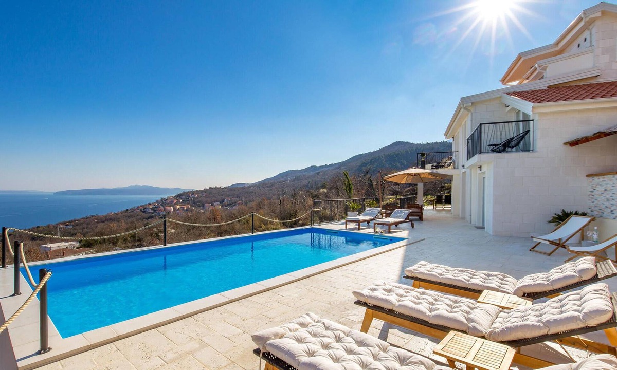 Poljane House | Stunning home in Poljane