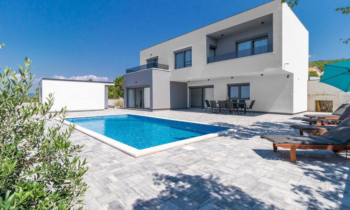 Smrika House | Stunning home in Smrika