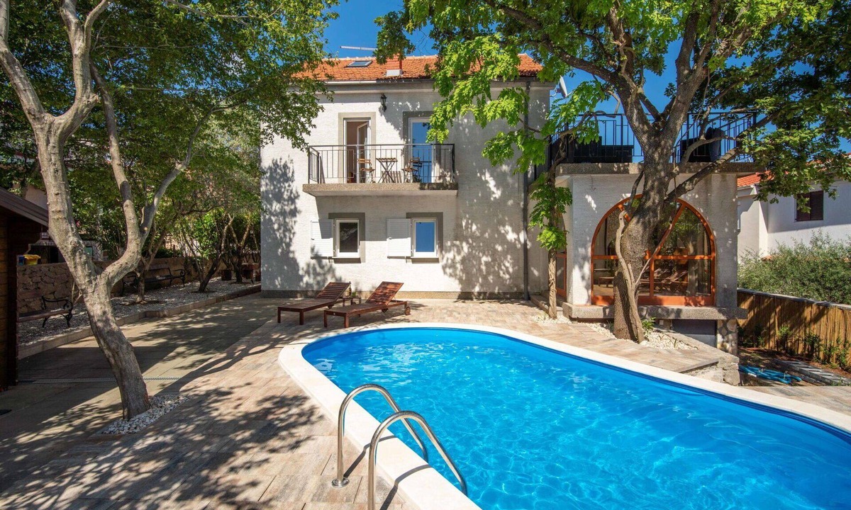Kornic House | Stunning private villa for 12 guests with private pool, WIFI, A/C, TV, terrace and pets allowed