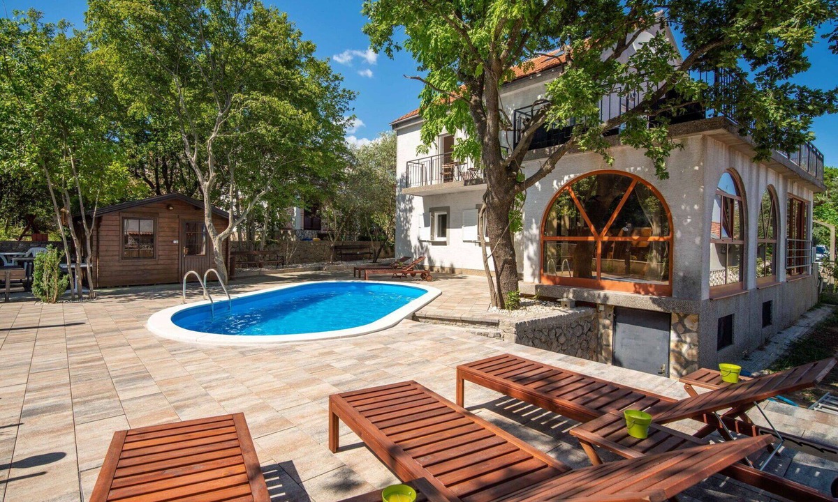 Kornic House | Stunning private villa for 6 people with WIFI, private pool, A/C, TV, terrace and pets allowed