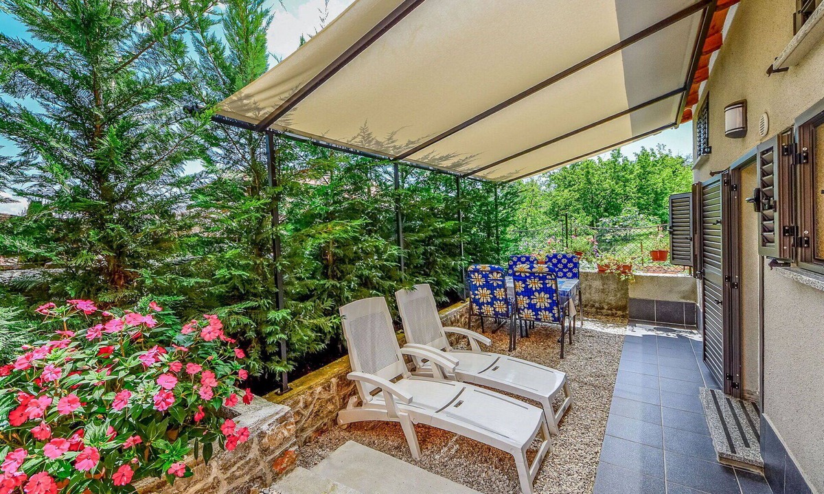 Opric House | Stunning private villa for 2 guests with WIFI, A/C, TV, terrace and pets allowed