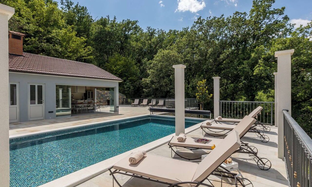 Omis Villa | Stunning private villa for 8 guests with hot tub, A/C, WIFI, private pool and TV
