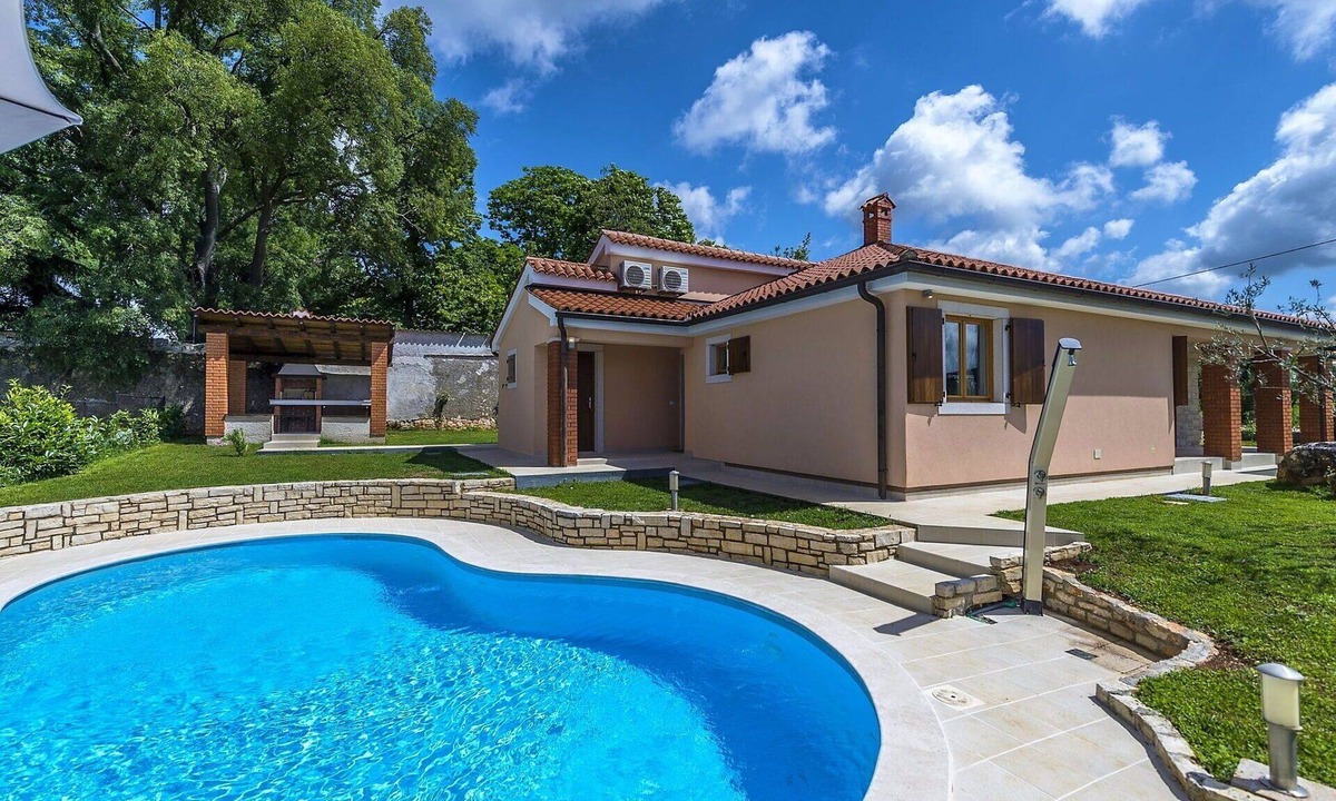 Farini House | Stunning private villa for 6 people with private pool, A/C, WIFI, TV, terrace and pets allowed