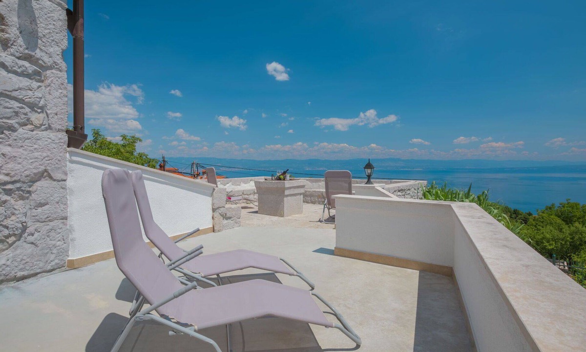 Sveta Jelena House | Stunning villa for 6 guests with WIFI, A/C, TV, terrace and pets allowed