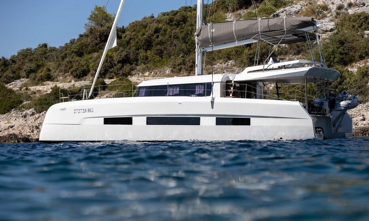 Primosten Boat Rental | Sun-Kissed Sailing Adventure in Sibenik, Croatia