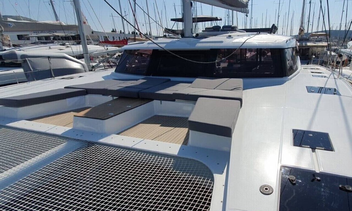 Businci Boat Rental | Sun-kissed Sailing Adventure in Split-Dalmatia, Croatia