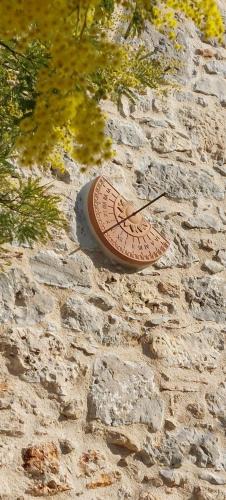 Zdrelac House | Sundial Stone House