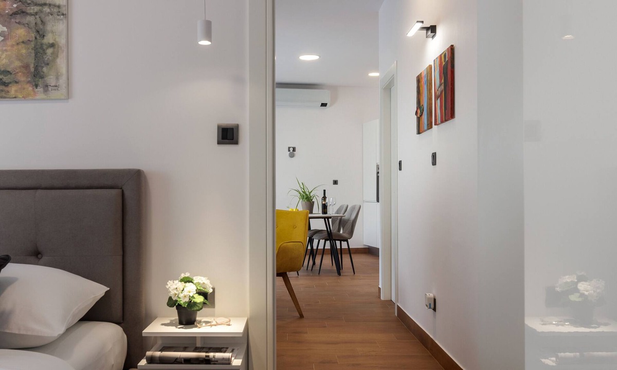 Sarsoni Apartment | Terra 5 Deluxe apartment with private parking