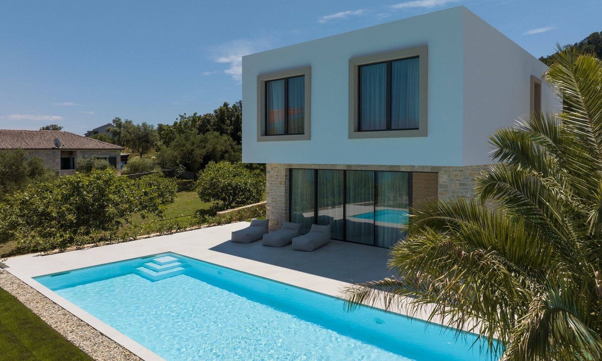 Kraj Villa | The Palms Resort - Villa President Royal