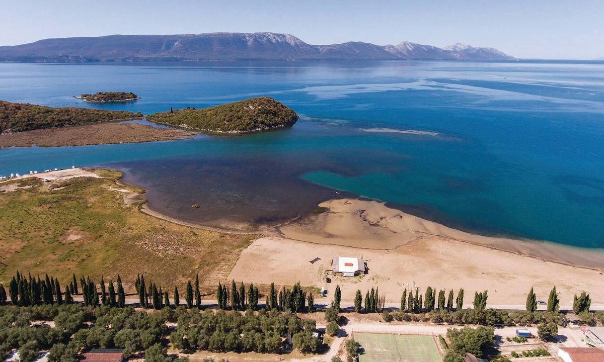 Ploce Apartment | This holiday flat is located on the first floor of a private residence near Lake Birina.
