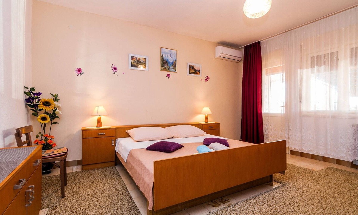 Privlaka Apartment | Three bedroom apartment with balcony Privlaka, Zadar (A-5747-b)