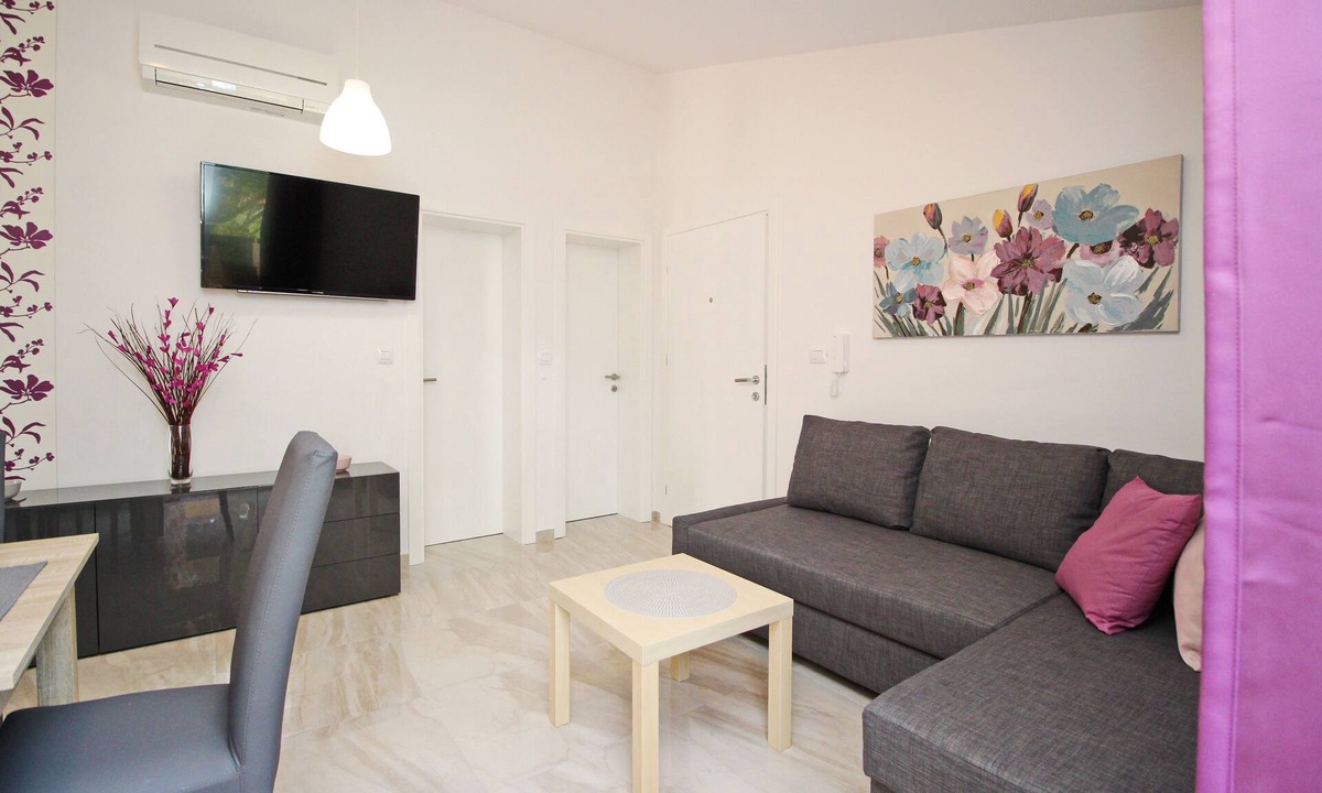 Baska Apartment | Three bedroom apartment with balcony Baška, Krk (A-18793-g)