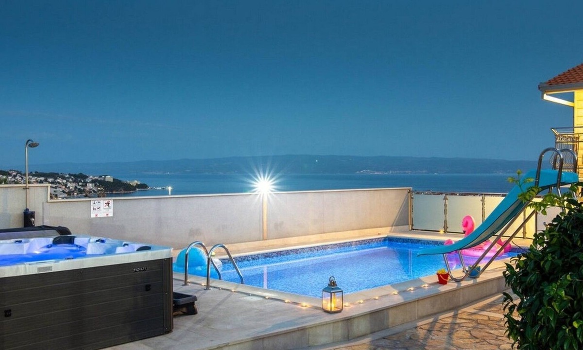 Kamen Apartment | Three bedroom apartment with a swimming pool Stobreč, Split (A-21990-a)