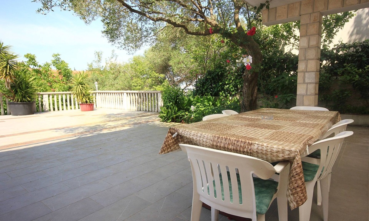 Trpanj Apartment | Three bedroom apartment with terrace Trpanj (Pelješac) (A-10083-a)