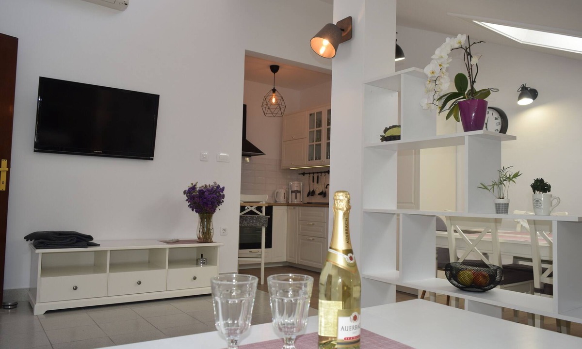 Rab Apartment | Three bedroom apartment near beach Barbat, Rab (A-4973-a)