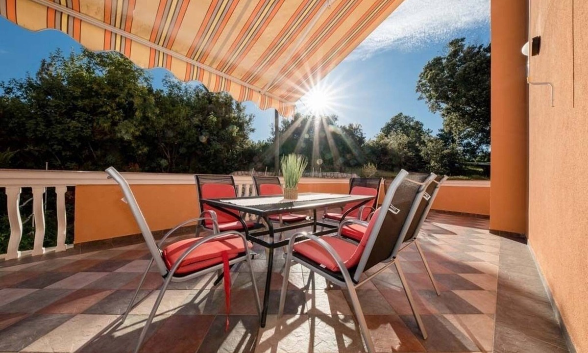 Rab Town Apartment | Three bedroom apartment with terrace Supetarska Draga - Gonar, Rab (A-27566-e)
