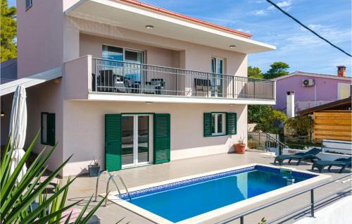 Potirna House | Three-Bedroom Holiday Home In Nova