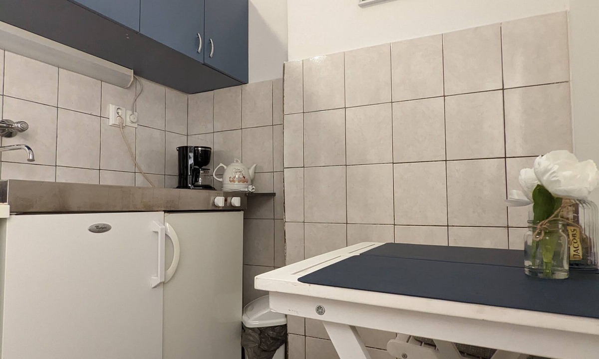 Donji Grad Apartment | Tilted Painting Condo w Queen Bed and 55" TV