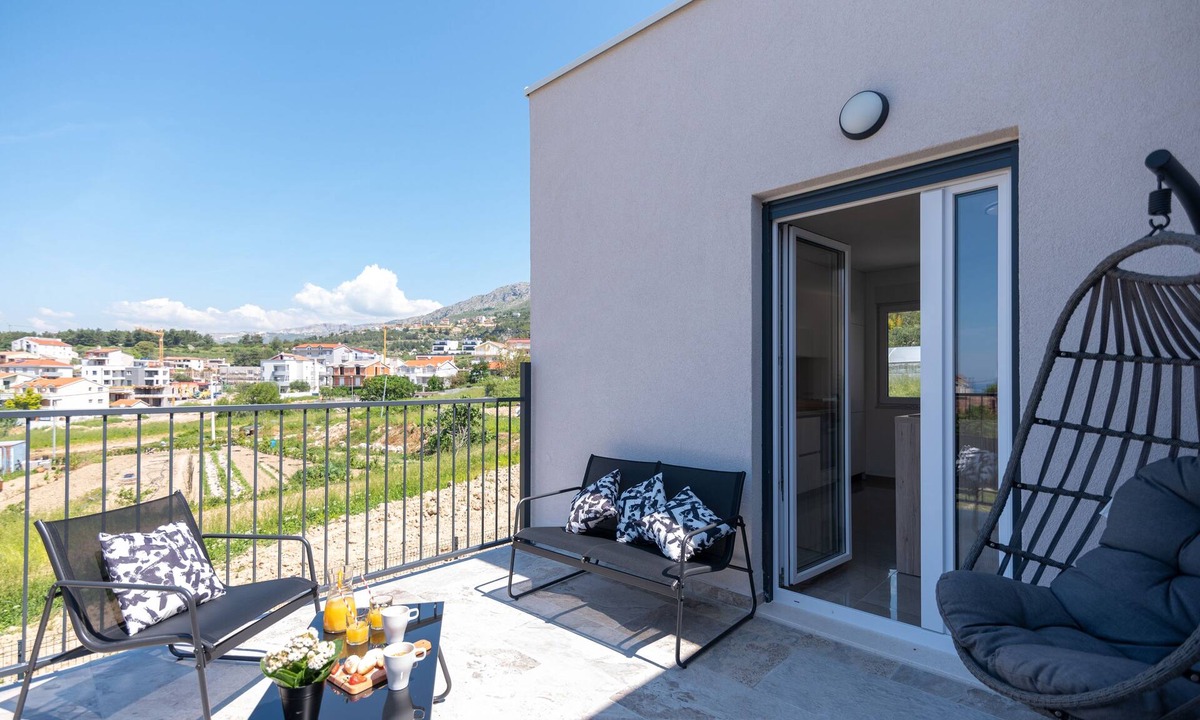 Podstrana Apartment | Two bedroom apartment with terrace and sea view Podstrana, Split (A-23092-b)