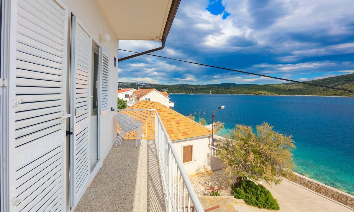 Primosten Apartment | Two bedroom apartment near beach Primošten (A-25265-a)