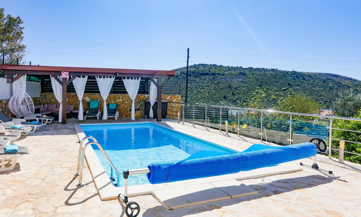 Podglavica Apartment | Two bedroom apartment with a swimming pool Stupin Čeline, Rogoznica (A-23257-a)
