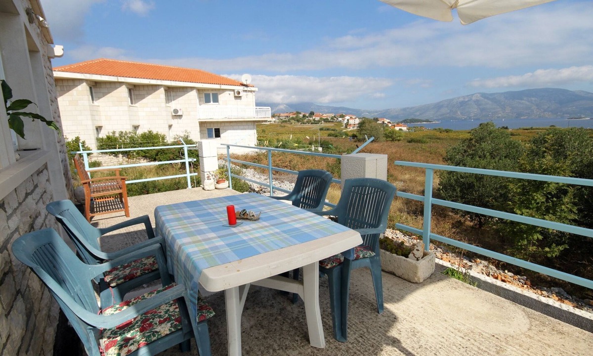 Lumbarda Apartment | Two bedroom apartment with terrace and sea view Lumbarda, Korčula (A-4376-a)