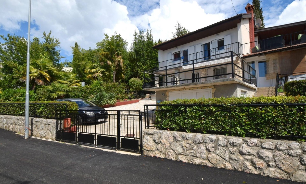 Njivice Apartment | Two bedroom apartment with terrace and sea view Njivice, Krk (A-20469-a)