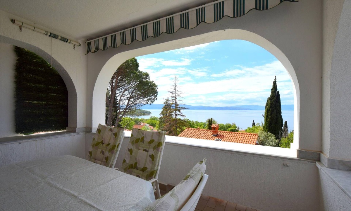 Njivice Apartment | Two bedroom apartment with terrace and sea view Njivice, Krk (A-21326-a)