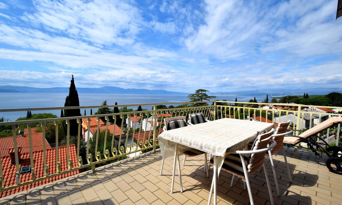 Njivice Apartment | Two bedroom apartment with terrace and sea view Njivice, Krk (A-21326-b)