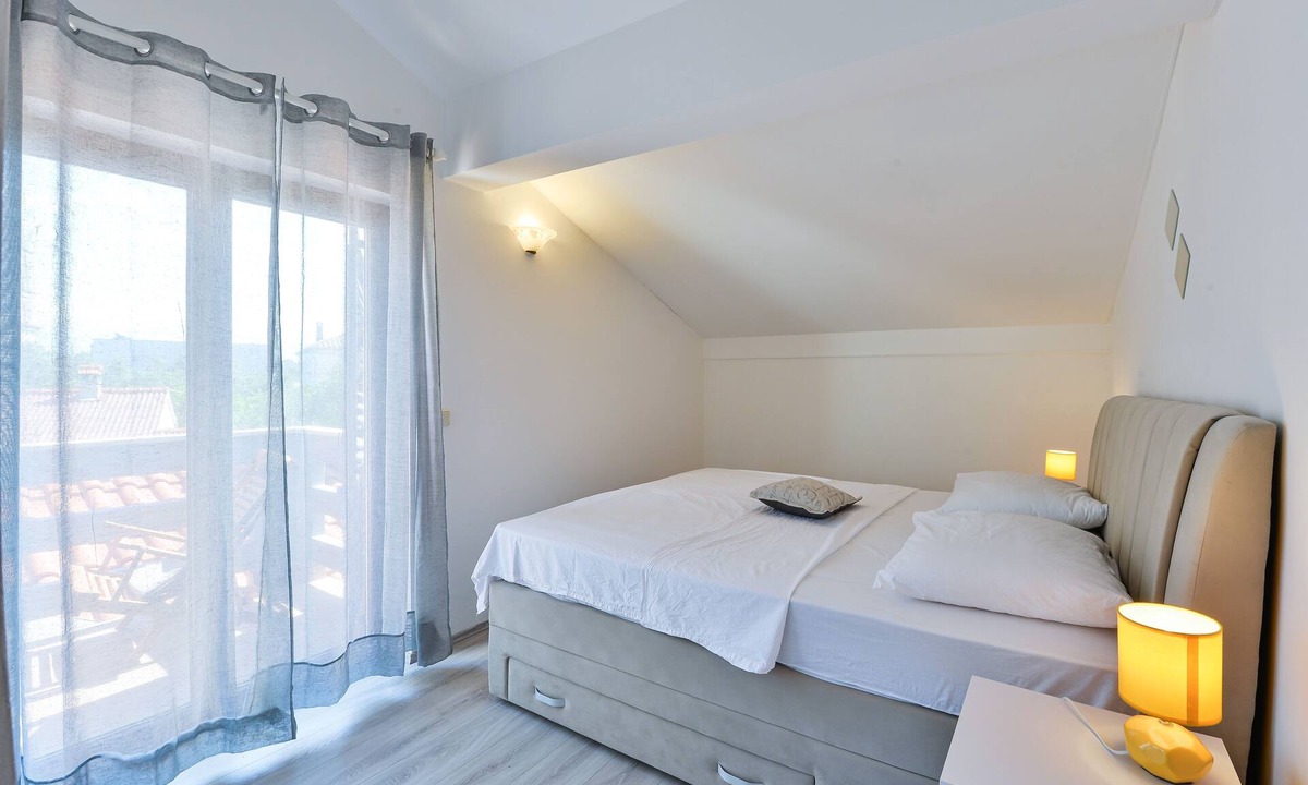 Privlaka Apartment | Two bedroom apartment with a swimming pool Privlaka, Zadar (A-5762-a)