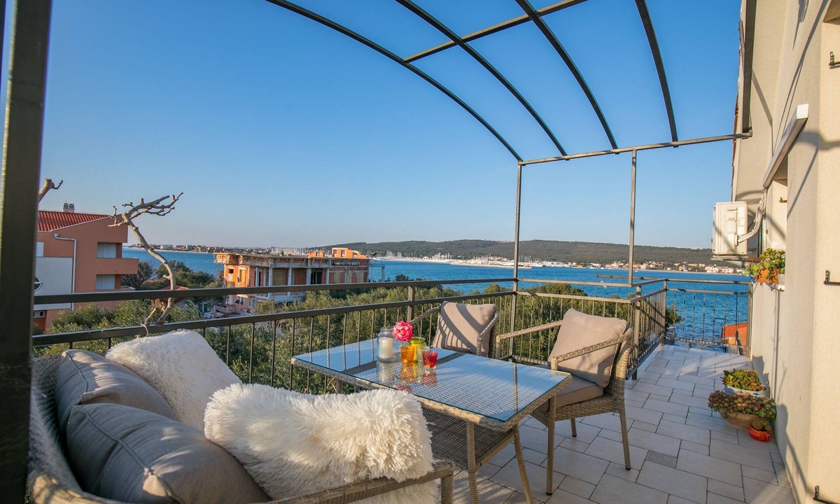 Sukosan Apartment | Two bedroom apartment near beach Sukošan, Zadar (A-10418-b)