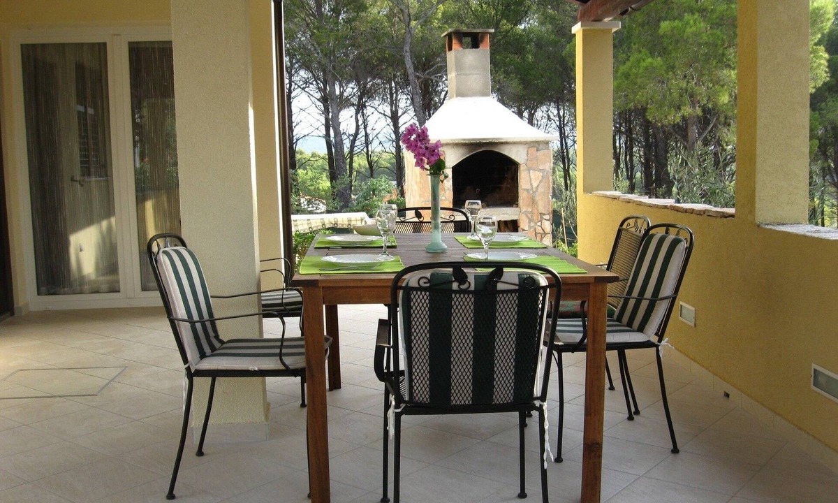 Cove Osibova (Milna) Apartment | Two bedroom apartment with terrace Cove Osibova, Brač (A-23774-a)
