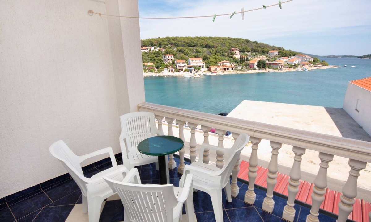 Tijesno Apartment | Two bedroom apartment with terrace and sea view Tisno, Murter (A-5086-b)